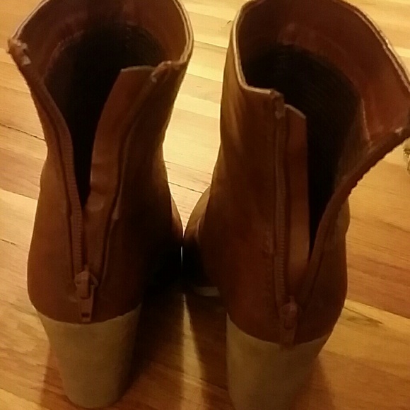 Shoes - Picture 3 of 4